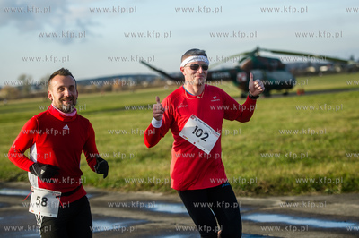 49 Baza Lotnicza w Pruszczu Gdańskim. Bieg Niepodległości.
Nz...