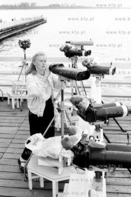 Lornetki i lunety na koncu sopockiego molo. 17.05.1988...