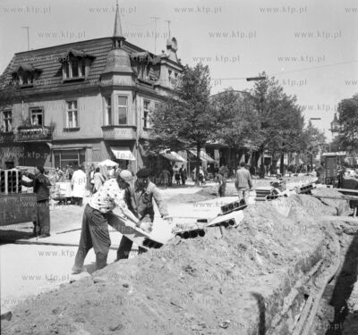 Remont ul. Bohaterow Monte Cassino w Sopocie. 05.1966...
