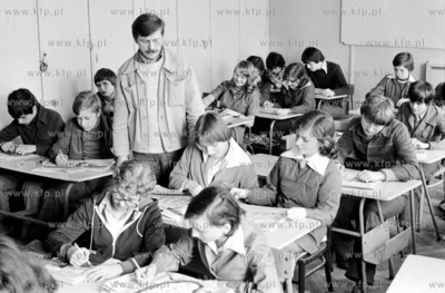 Lekcja plastyki w jednej z trojmiejskich szkol. Prosimy...