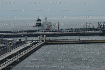 Port Polnocny, Gdansk. Zbiornikowiec Navigator przyplynal...