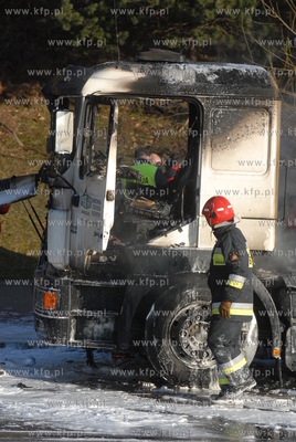 Pozar samochodu ciezarowego na ul. Chwaszczynskiej...