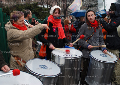Przed konsulatem Ludowej Republiki Chinskiej w Gdansku...