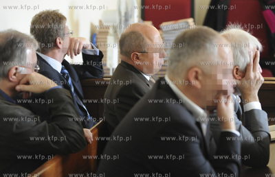 Przed gdanskim sadem rozpoczal sie dzisiaj glowny proces...