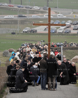 Droga krzyzowa na Gorze Jana Pawla II w Pelplinie pod...