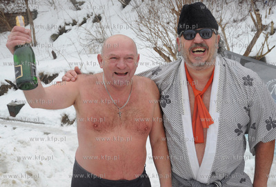 Plaza w Gdyni Redlowie. Klub Morsow Gdynskich przywital...