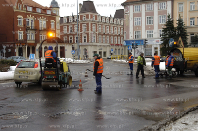 Slupsk
W centrum Slupska rozpoczelo sie latanie dziur...