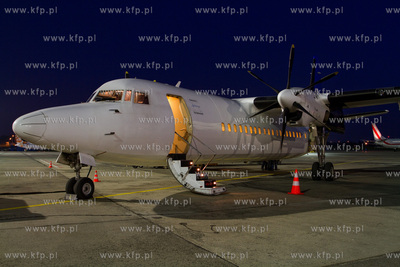 Nocne obrazki z plyty gdanskiego lotniska.
24.10.2011
fot....