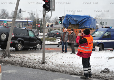 Wypadek na Alei Grunwaldzkiej na wysokości skrzyżowania...