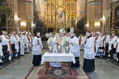 Msza Krzyzma w katedrze pelplinskiej sprawowana przez...