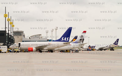 Port Lotniczy Gdansk im. Lecha Walesy. Nz. Widok na...