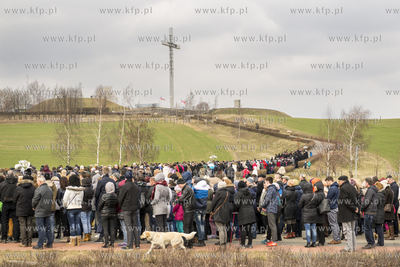 Droga Krzyzowa na Gorze Jana Paw  a II w Pelplinie...
