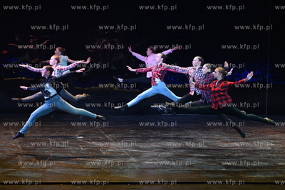 Wystep Kozakow z zespolu tanecznego "Sonechko" Zytomierskiej...