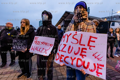 Gdańsk. Protest kobiet z racji drugiej rocznicy wyroku...