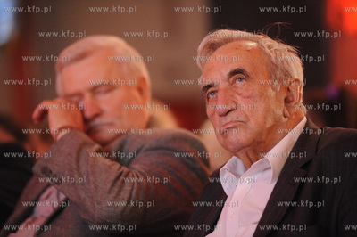 Gdansk, dawna hala Stoczni Gdanskiej, debata pt "Ekonomia...