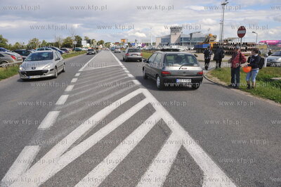 Ulica Slowackiego w poblizu terminalu lotniska w Rebiechowie....