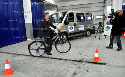 Gdansk. Pomorski Osrodek Szkolenia Drogowego. Przekazanie...