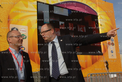 Gdanska Strefa Kibica na placu Zebran Ludowych podczas...