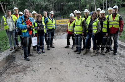 Wyburzanie Mostku Weisera Dawidka na gdanskiej Strzyzy....