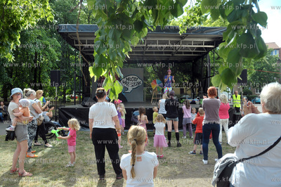 Gdansk Dolny Wrzeszcz. Festyn na placu Jozefa Wybickiego...