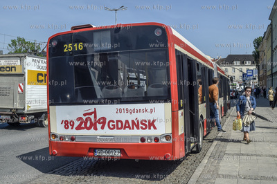 Gdańsk. Autobusy z logiem 30 rocznicy wolnych wyborów...