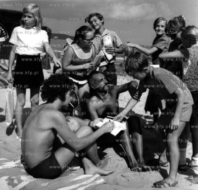 Jedna z gwiazd Festiwalu Piosenki w Sopocie wsrod lowcow...