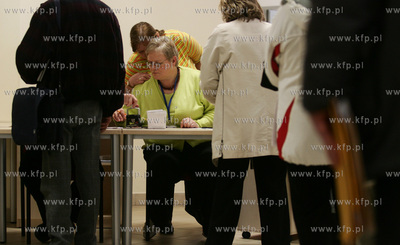 Gdansk. Urzad Skarbowy nr 1. Podatnicy skladaja zeznania...