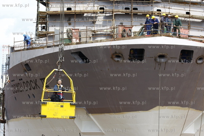 Wodowanie statku Combi Dock II w Stoczni Gdansk. Nz...