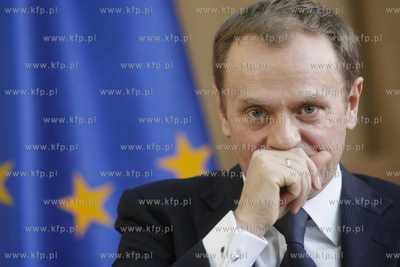 Gdynia. Gimnazjum nr 24 . Premier RP Donald Tusk wzial...