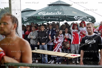 Sopot. Fan Camp Carlsberg. Kibice ogladaja mecz mistrzostw...