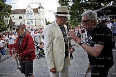 Parada jazzowa otwierajaca Sopot Molo Jazz Festival...