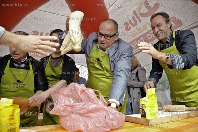 XI Gdanskie Swieto Pieroga na Targu Weglowym. Zawody...