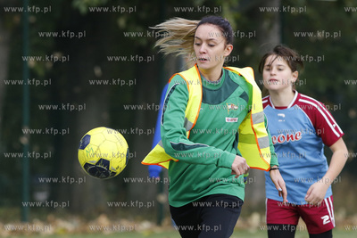 Gdansk Zaspa. Pilkarski turniej dzikich druzyn Do przerwy...