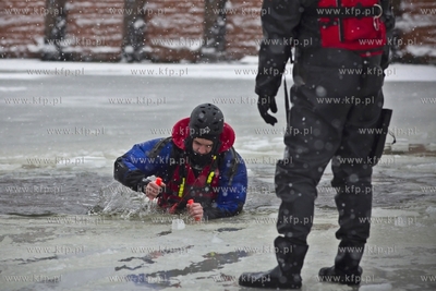 Wspólne ćwiczenia lodowe jednostek Komendy Miejskiej...