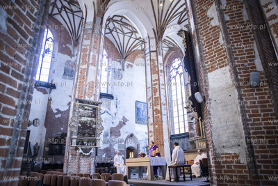 Niedzielna msza św. w Centrum św. Jana odbyła się...