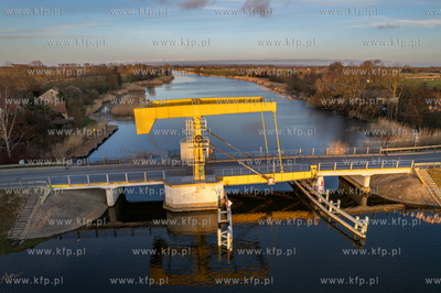 Most na rzecze Szkarpawa w miejscowości Rybina
16.04.2022
fot....