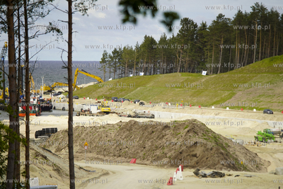 Mierzeja Wiślana. Prace w miejscu budowy przekopu,...
