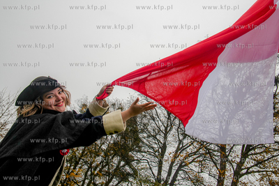 Góra Gradowa. Flagi dla mieszkańców i turystów...