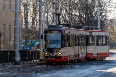 Nowy Port. Tramwaj, linia 10, na ul. Władysława IV....