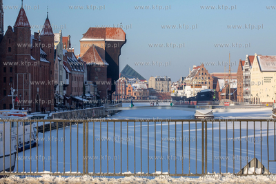 Gdańsk. Długie Pobrzeże zimą.  18.02.2021 fot....