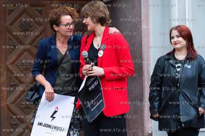 Gdańsk, okolice Dworu Artusa. Ani Jednej Więcej!...