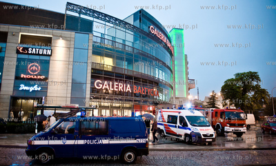 Gdansk Wrzeszcz. Ewakuacja Centrum Hadlowego Galeria...