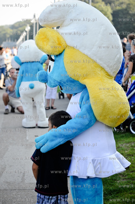 Gdynia. Bulwar nadmorski. Akcja promocyjna filmu Smerfy,...