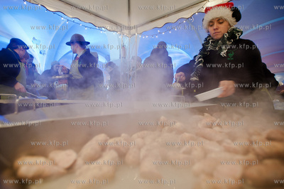 Gdansk. Wielka Zbrojownia. XVIII Wigilia dla ubogich,...