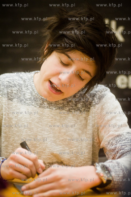 Gdansk. Galeria Baltycka. Spotkanie z Dawidem Kwiatkowskim.
28.11.2013
fot....