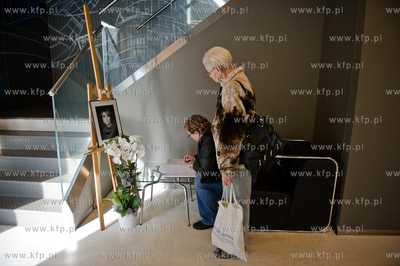 Gdynia. Infobox. Mieszkancy trojmiasta wpisuja sie...