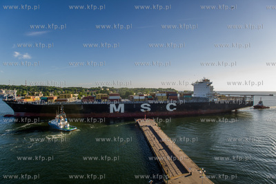 Najwiekszy kontenerowiec w historii portu MSC Charleston,...