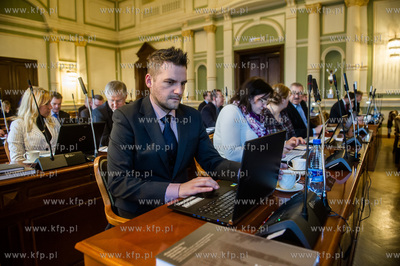 Gdansk. Nowy Ratusz. Sesja Rady Miasta Gdanska. Glosowanie...