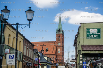 Koscierzyna. Kosciol parafialny pw. Zmartwychwstania...