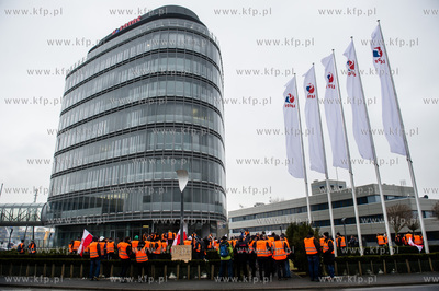 Gdańsk. Protest pracowników Spółki Lotos Kolej,...